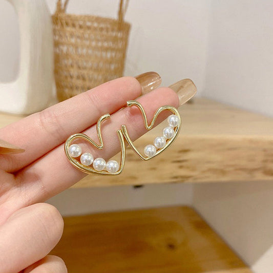 Amora Pearl Heart Hoops